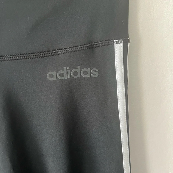 🛍️Adidas Climate Performance Black Leggings Size XS - Picture 2 of 6